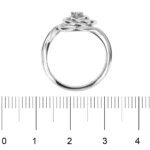 Solitario con diamante e forma spirale in oro bianco foto paragone righello per misura grandezza in cm gioiello
