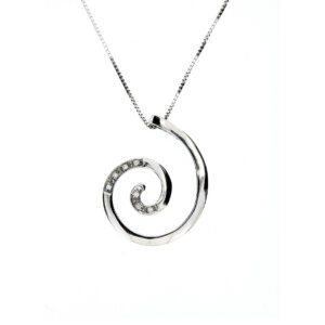 Collana in oro bianco 18 kt maglia veneta con ciondolo a spirale con 7 diamanti taglio brillante totale 0.07 ct colore GH purezza VS.