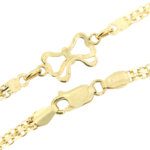 zoom dettaglio particolare chiusura e fiocco di collana oro giallo
