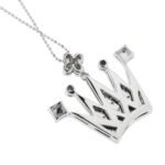 retro ciondolo a corona su collana oro bianco con diamanti