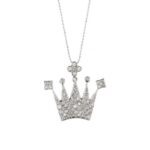 Collana in oro bianco 18 kt maglia a pallini con ciondolo a forma di colora con 67 diamanti taglio brillante: 5 da 0.05 ct, 5 da 0.04 ct, 12 da 0.03 ct e 30 da 0.01 ct, tot 1.41 ct. Colore GH purezza VS. Dimensioni ciondolo 3.2x3 cm. Made in Italy.
