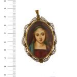 ciondolo in oro con Madonna dipinta foto paragone righello per misura gioiello in cm grandezza