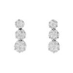 Orecchini pendenti in oro bianco 18 kt con 3 cerchi impreziositi da 42 diamanti taglio brillante: 2 da 0.10 ct 2 da 0.08 ct 2 da 0.05 ct 12 da 0.04 ct 12 da 0.02 ct e 12 da 0.01 ct totale 1.30 ct Colore EF Purezza VS.