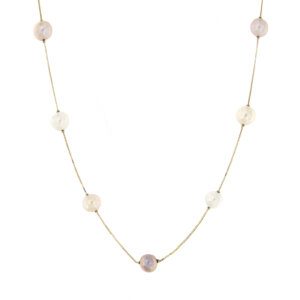 Collana con perle d’acqua dolce in oro giallo 18 kt 750/1000 maglia veneta con 10 perle d'acqua dolce di varie gradazioni: bianco, avorio, rosa e viola, dimensione perle 8.5-9 mm. Marca NIMEI, made in Italy.