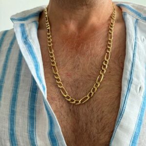 Foto gioiello indossata: collana maglia figaro da uomo in oro giallo