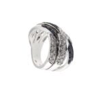 anello a fascia oro bianco con diamantini e zaffiri foto profilo lato