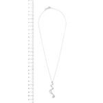 collana con ciondolo forma astratta in oro bianco con diamanti foto paragone righello per misura gioiello lunghezza in centimetri