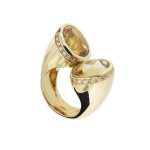 anello contrarie oro giallo con quarzi citrini e diamanti profilo 2
