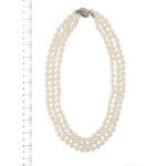 collana 3 fili di perle con pietre preziose foto paragone righello per misura gioiello lunghezza in cm