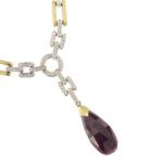 zoom dettaglio diamanti e rubino su collier alta gioielleria