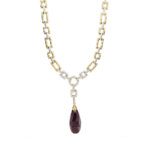 Collier maglia a segmenti in oro giallo e oro bianco 18 kt con centrale impreziosito da 63 diamanti taglio brillante da 0.01 ct cad. totale 0.63 ct - colore GH e purezza VS. Con rubino pendente a goccia sfaccettato (1.4 x 1 x 3 cm) di circa 30 ct che fà da pendente.