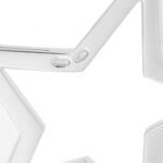 Dettaglio incisione retro ciondolo di collana oro bianco con ciondolo stella con diamanti