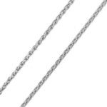 Dettaglio maglia di collana oro bianco con ciondolo stella e diamanti