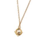 Collana in oro rosa 18 kt maglia rolò e ciondolo punto luce con diamante taglio brillante da 0.51 ct, colore JK purezza VVS.