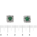 orecchini oro bianco con smeraldo e diamanti foto paragone righello per misura gioiello in cm