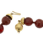 chiusura oro di collana con corniola