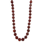 Collana con sfere sfaccettate di corniola da 12 mm con chiusura tonda in oro giallo 18 kt.