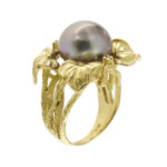 anello oro giallo a forma di fiore con perla di tahiti 2 profilo