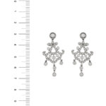 orecchini chandelier pendenti in oro bianco con diamanti foto paragone righell per misura in cm