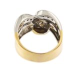 visione interna e retro di anello a fascia due ori con diamanti