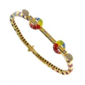 Bracciale tennis Chakra Arcobaleno creato da Ananya e Bea Bongiasca in oro giallo 18 kt decorato con l’iconica smaltatura arcobaleno e 56 diamanti: 44 taglio brillante da 0.01 ct cad. e 8 quadrati taglio princess da 0.10 ct cad. totale 1.24 ct - colore FG e purezza VVS.