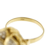 zoom incisione interna punzone 750 oro di anello a fiore in oro giallo con diamanti
