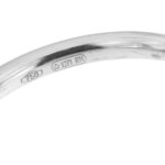 zoom incisione interna di anello oro bianco con cuore con diamanti