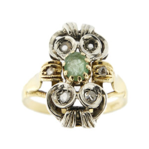 Anello vintage in oro giallo e bianco 18 kt con smeraldo ovale da 0.30 ct e 6 diamanti taglio rosette: 4 da 0.02 ct cad. e 2 da 0.01 ct cad. totale 0.10 ct.