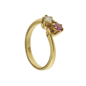 27483-anello-oro-contrarie-diamanti-rubino 6