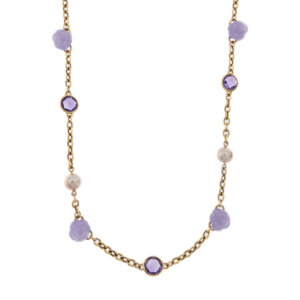 Collana maglia rolò in oro rosa 18kt con 4 perle d’acqua dolce, colore rosa, 5 ametiste rotonde taglio briolette e 4 fiori intagliati in giada lavanda.