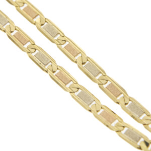 dettaglio maglia di bracciale oro tre ori