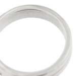 Anello fede unisex in oro bianco con diamanti neri centrali foto prospettiva verticale interno fede