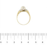 anello oro giallo con perla e diamanti foto paragone righello