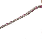 Dettaglio zoom di Bracciale tennis in oro bianco con rubini e diamanti