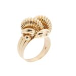 profilo di anello a fascia bombata con lavorazioni oversize in oro rosa