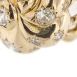 zoom dettaglio diamanti di anello oro rosa vintage bombato