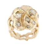 Anello vintage bombato in oro rosa 18kt con 15 diamanti incastonati in stelle di grandezze diverse: 9 diamanti taglio vecchio europeo, 3 da 0.20 ct cad., 6 da 0.05 ct cad., 6 taglio huit huit da 0.03 ct cad. totale 1.08 ct - colore FG e purezza VS; gambo lavorato e traforato.