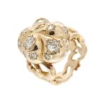 lato prospettiva di anello vintage con diamanti
