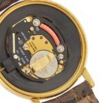 meccanismo interno orologio in oro baume e mercier da donna con cinturino marrone