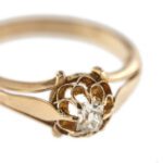 zoom dettaglio diamante di anello solitario vintage oro rosa con diamante