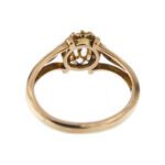 visione interna e retro di anello solitario vintage oro rosa con diamante