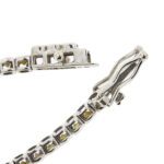 dettaglio chiusura di bracciale tennis in oro bianco con pietre preziose: quarzi citrini e diamanti