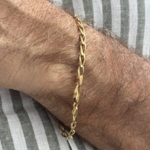 Foto gioiello indossata: bracciale oro giallo maglia cheval